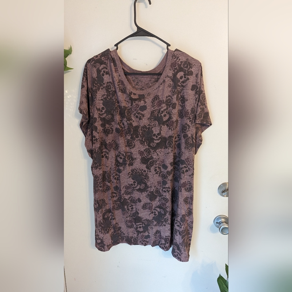 Torrid size 4 graphic tee